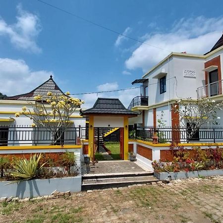Pool Villa Saung Suluh Пурвокерто Екстер'єр фото