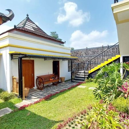 Pool Villa Saung Suluh Пурвокерто Екстер'єр фото