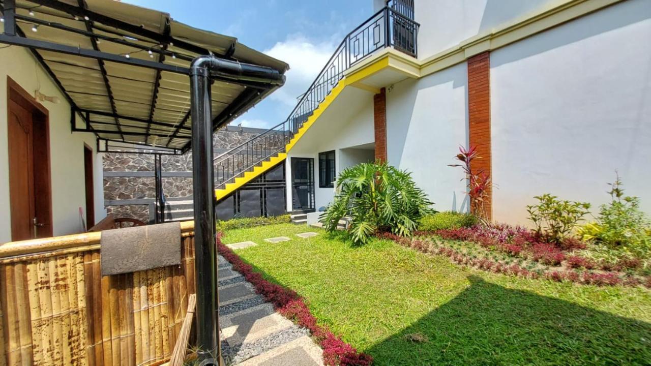 Pool Villa Saung Suluh Пурвокерто Екстер'єр фото